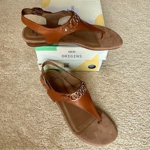NWT EARTH ORIGINS Mendy Leather Thong Sandal, 9.5M